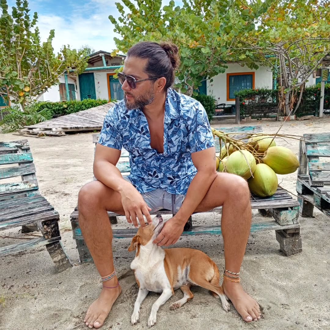 CAMISA DE HOMBRE MILOS AZUL OSCURA